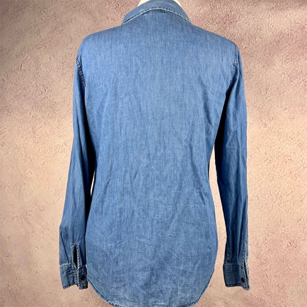 Lucy & Laurel Women's Blue Chambray Top Size M Long Sleeve Collared Blouse - Picture 2 of 10
